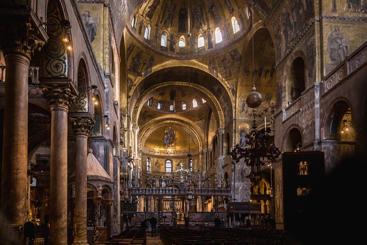 Venice's Best: Basilica, Doge's Palace, Gondola & History Gallery