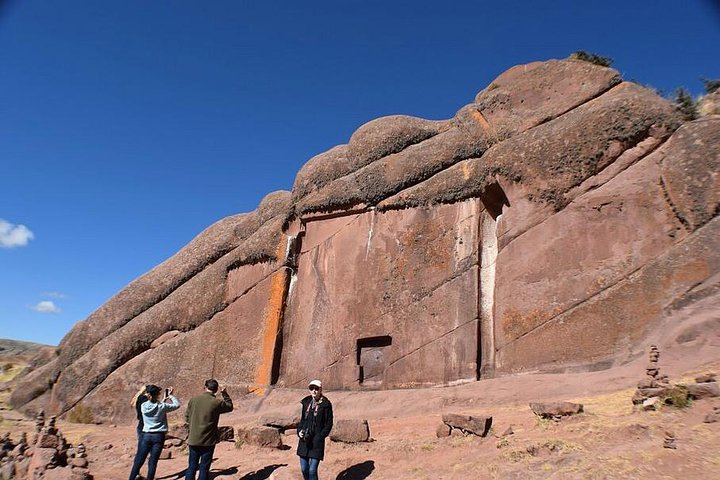 Sacred Aramu Muru & Chucuito Day Tour with Lake Titicaca Views