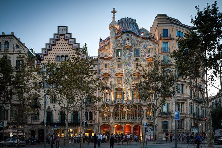 Barcelona in 1 Day: Sagrada Familia, Park Guell,Old Town & Pickup