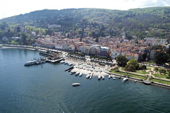 Stresa: 1-Day 3 Borromean Islands Hop-On Hop-Off Boat Tour