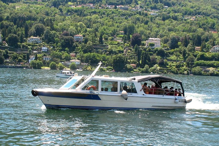 Stresa: 1-Day 3 Borromean Islands Hop-On Hop-Off Boat Tour