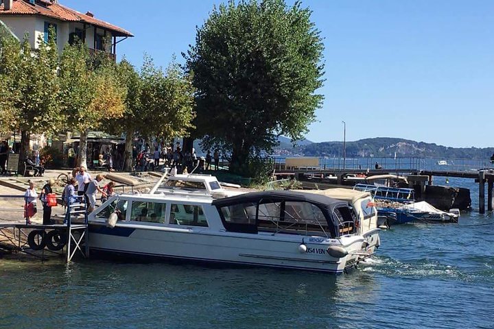 Stresa: 1-Day 3 Borromean Islands Hop-On Hop-Off Boat Tour