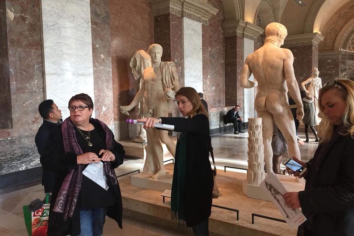 Louvre Museum Premium Guided Tour 6 GUESTS MAX Entry Included