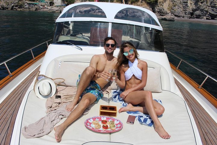From Salerno: Small Group Amalfi Coast boat tour with stops in Positano & Amalfi