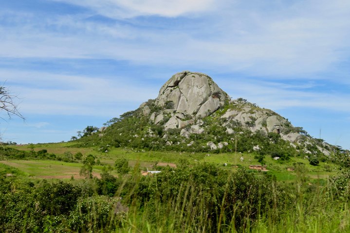 Discover Malawi in 7 days. Private tour with accommodation