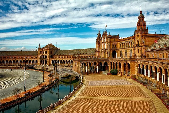 Private 8-hour tour to Seville from Cadiz with port pick up