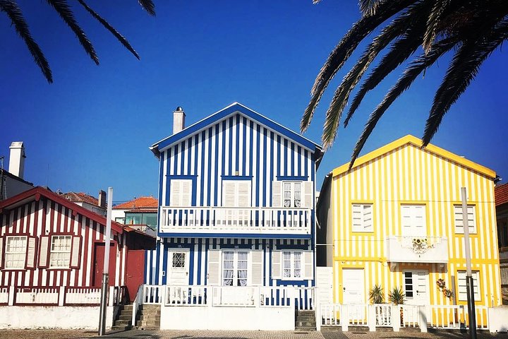 Lisbon to Porto Up to 4 Stops: Obidos, Nazare, Fatima and Aveiro