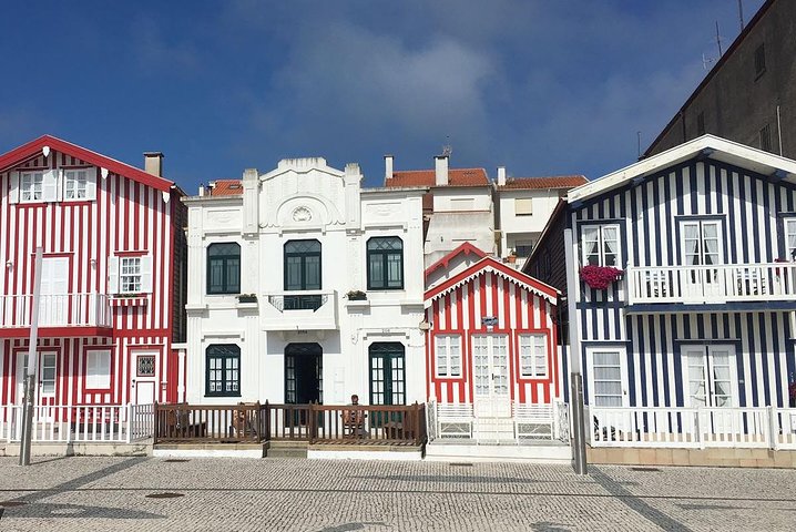 Lisbon to Porto Up to 4 Stops: Obidos, Nazare, Fatima and Aveiro