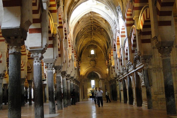 Cordoba Mosque & Jewish Quarter Guided Tour with tickets