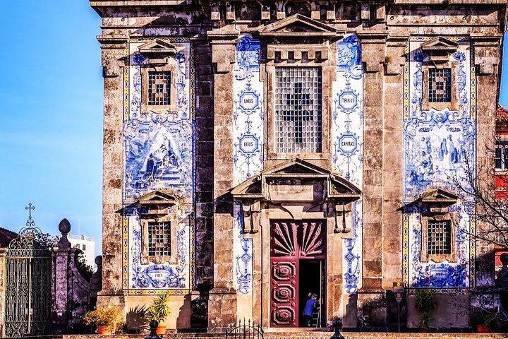 Lisbon to Porto Up to 4 Stops: Obidos, Nazare, Fatima and Aveiro