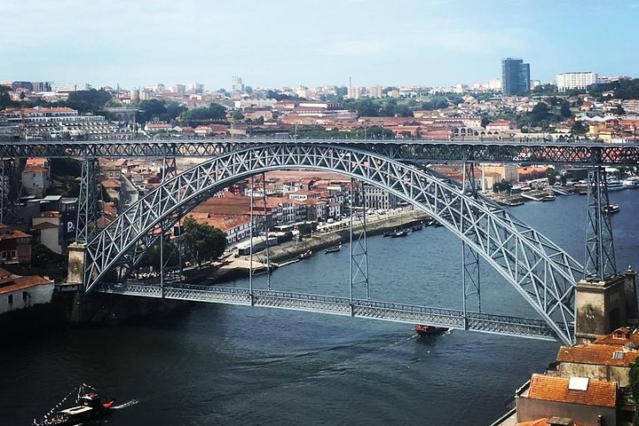 Lisbon to Porto Up to 4 Stops: Obidos, Nazare, Fatima and Aveiro