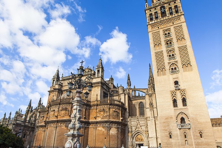 Alcazar, Cathedral and Giralda Guided Tour with Priority Tickets