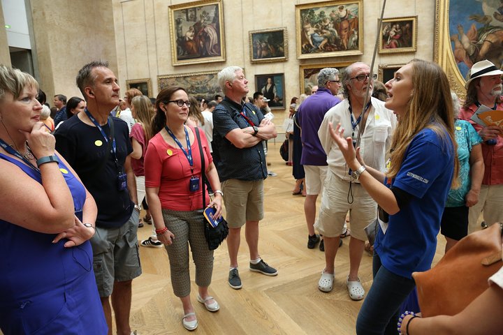 Louvre Museum Masterpieces Guided Tour with Access