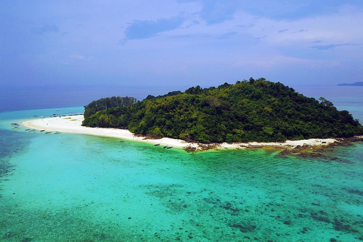 Phi Phi Islands Adventure Day Trip w/ Seaview Lunch by V. Marine