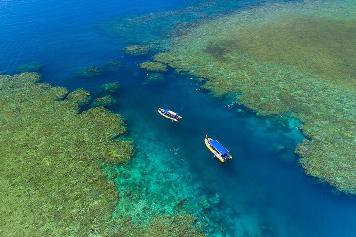 Fly Raft Package: Whitehaven Beach, Snorkel and Scenic Flight