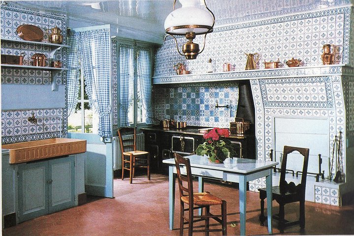 Guided tour of Claude Monet's house in Giverny by private car from Paris