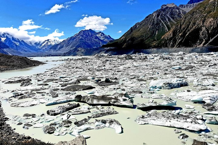 Mount Cook, Lake Tekapo and Tasman Glacier Tour from Christchurch