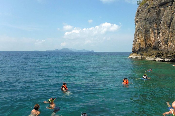 Snorkel and Kayak Trip to Angthong Marine Park by Speed Boat from Koh Phangan
