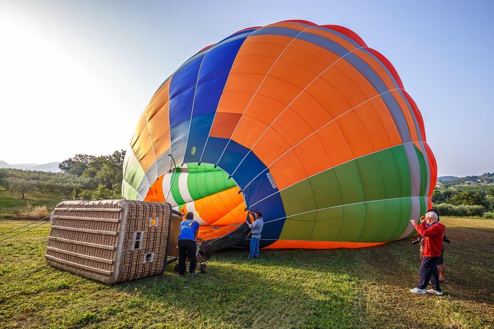 Professional hot air balloon rides at Assisi, Trasimeno in Umbria