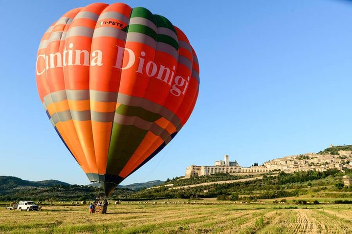 Professional hot air balloon rides at Assisi, Trasimeno in Umbria