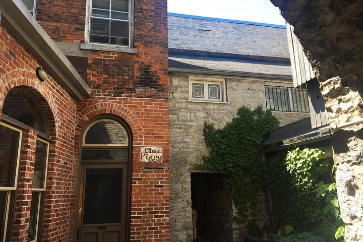 1-hour Walking Tour of Kingston with a local historian
