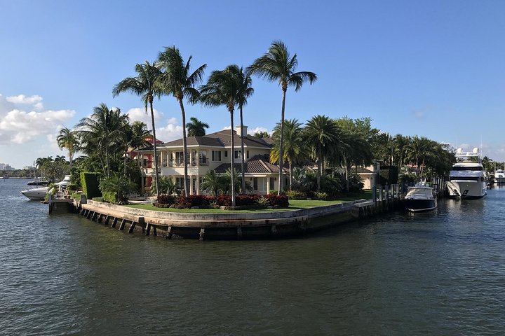 Jungle Queen Riverboat 90-Minute Narrated Sightseeing Cruise in Fort Lauderdale