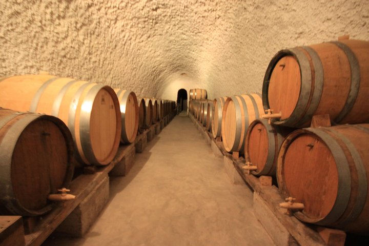 Santorini Wine Tour: Visit 3 Local Wineries with Tastings