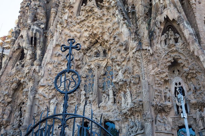 Sagrada Familia Guided Tour with Skip The Line Access