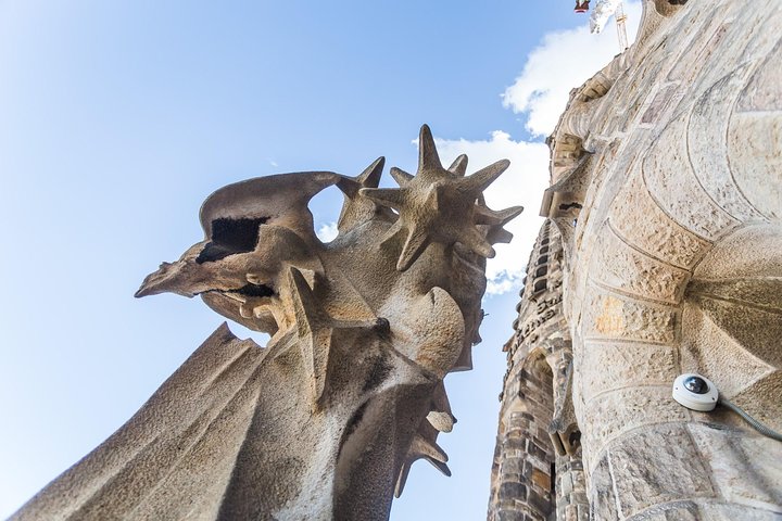 Sagrada Familia Guided Tour with Skip The Line Access