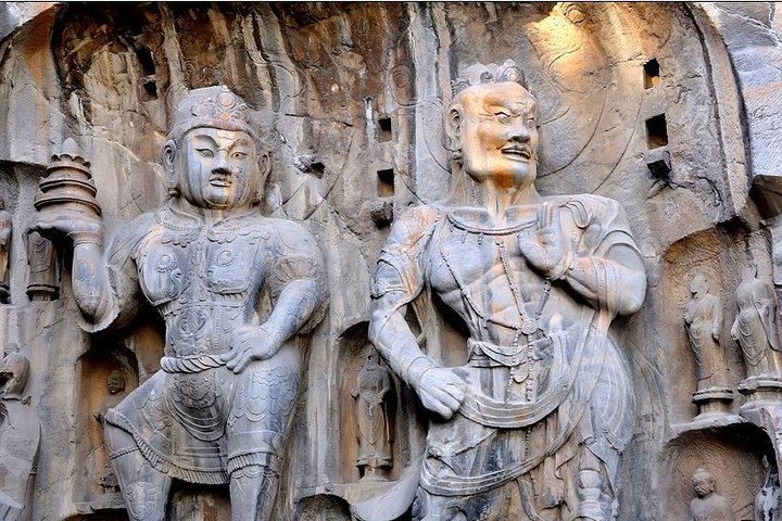 Private Day Tour to Shaolin Temple and Longmen Grottoes from Zhengzhou