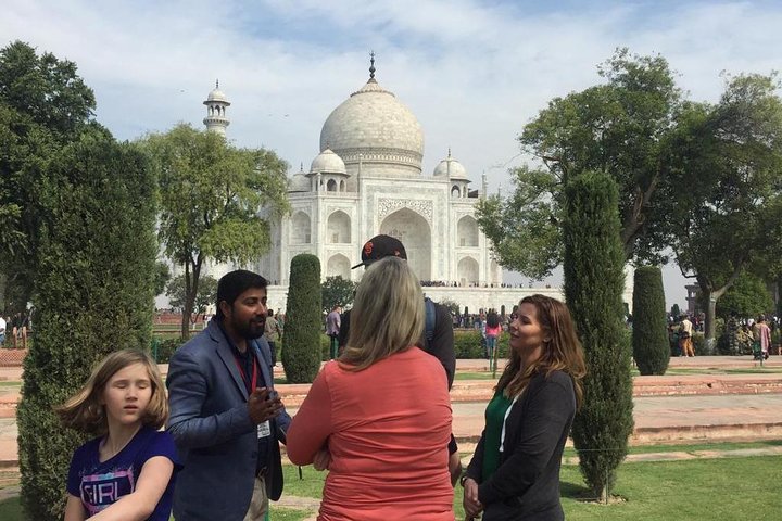 Delhi to Agra and Taj Mahal Private Day Trip by Express Train with Lunch