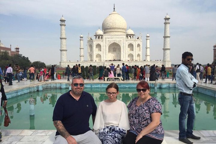 Delhi to Agra and Taj Mahal Private Day Trip by Express Train with Lunch