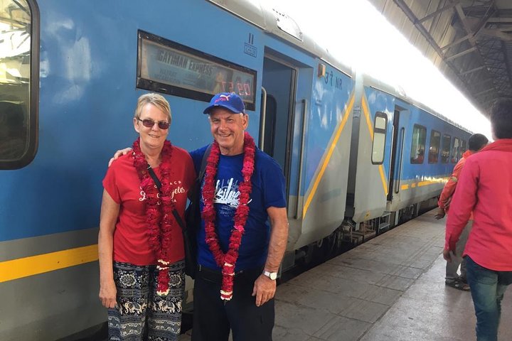 Delhi to Agra and Taj Mahal Private Day Trip by Express Train with Lunch