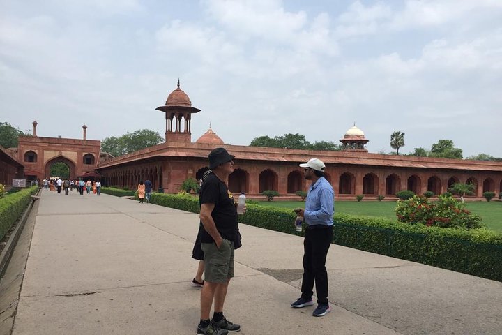 Delhi to Agra and Taj Mahal Private Day Trip by Express Train with Lunch