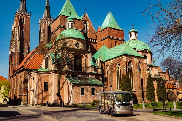 Wroclaw, 1- hour or 2-hours Group Tour by Electric Car