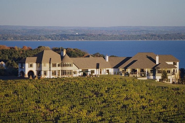 5-Hour Traverse City Wine Tour: 4 Wineries on Old Mission Peninsula