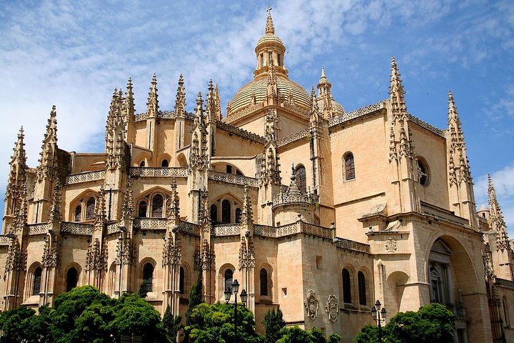 Segovia Walking Private Tour 3 hours with tickets included