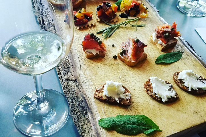 Healdsburg Small-Group Food and Wine Walking Tour