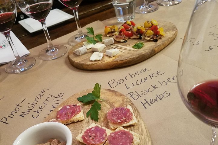 Healdsburg Small-Group Food and Wine Walking Tour