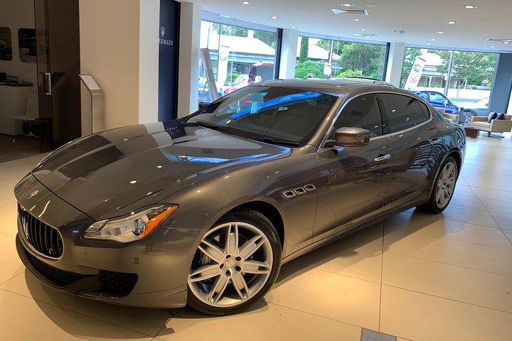 Maserati Quattroporte Limousine Transfer Cairns Airport to City