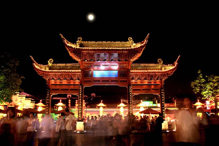 Nanjing By Night: Qinghuai River Cruise with Authentic Dining Experience