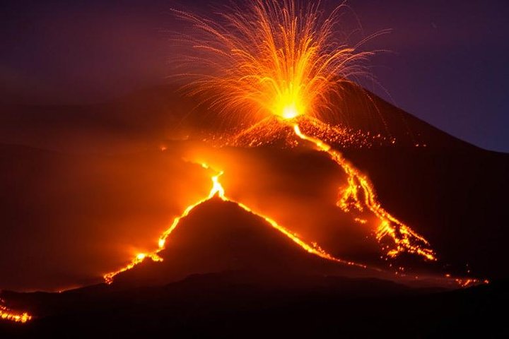 Etna Tour and Lunch in a Winery with Wine Tasting