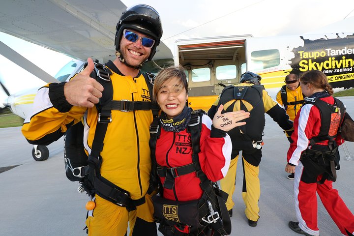 Lake Taupo 12,000-Foot Tandem Skydiving
