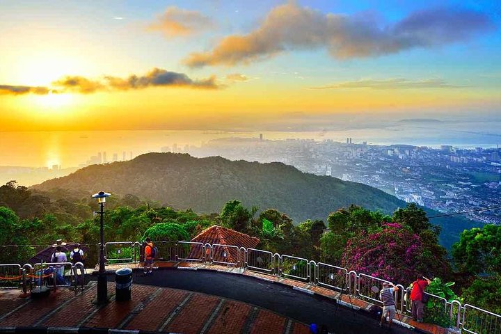 Penang Day Trip with Temple and Penang Hill Tickets (Fast Lane)