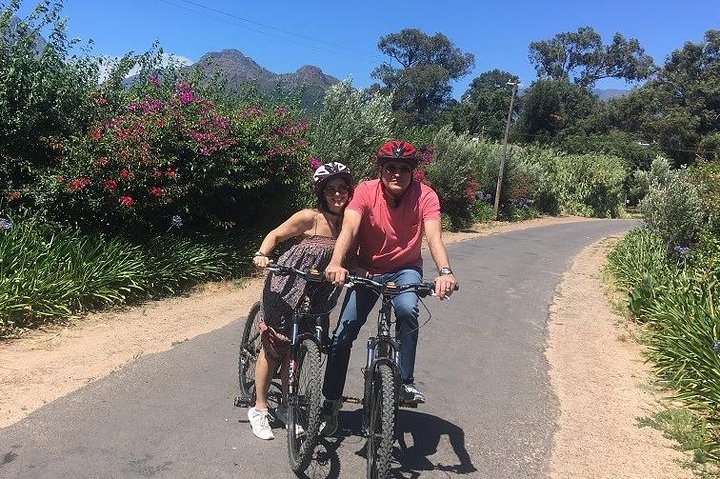 Franschhoek Sip & Cycle Experience Half Day - Private Tour