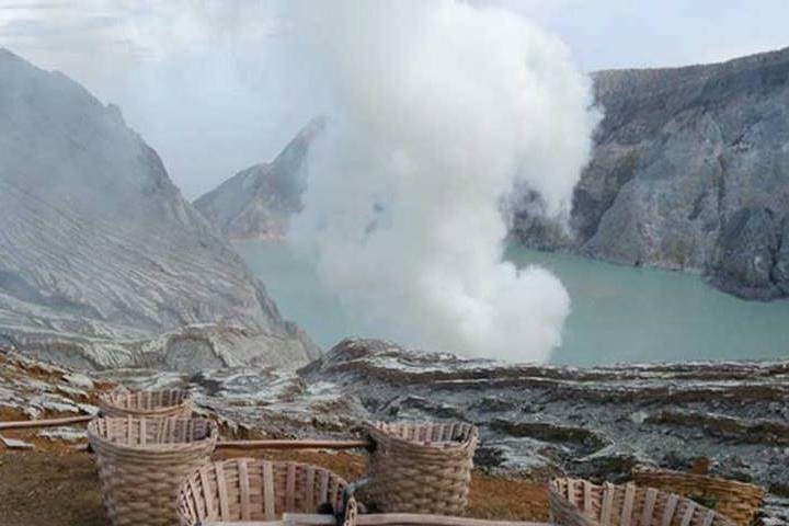 Active Volcanoes Bromo and Ijen - Start Surabaya 3 Days and 2 Nights
