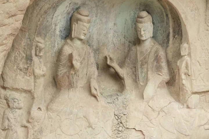 4-Day Private Tour to Binglingsi Grottoes and Lambrang Monastery from Lanzhou
