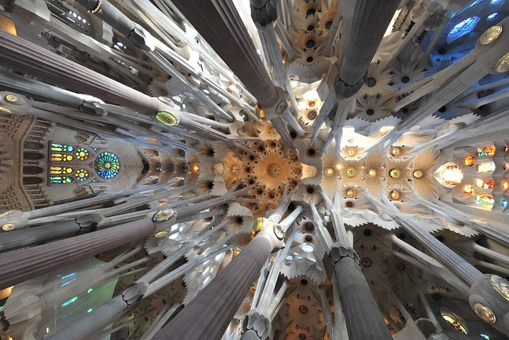 Sagrada Familia English Guided Tour & Optional Tower Access