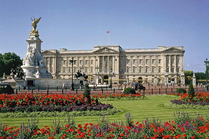 Buckingham Palace Entrance Ticket & British Royalty Guided Tour
