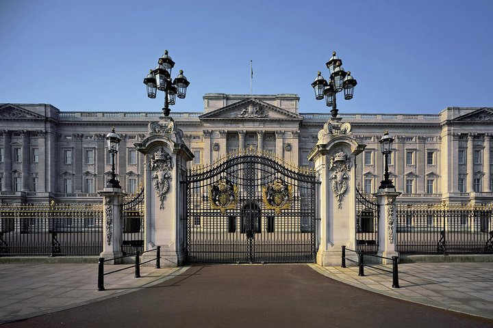 Buckingham Palace Entrance Ticket & Changing of the Guard Tour